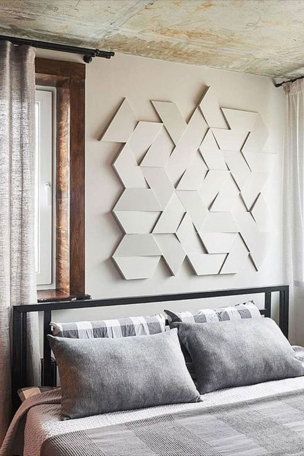 Бежевый декор для стены в изголовье кровати из панелей Orac Decor